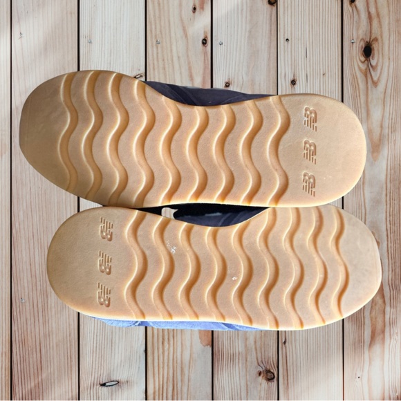 New Balance Classic WRL420 Elderberry/Sea Salt
8.5M - Picture 6 of 6